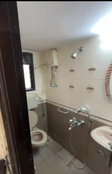 2 Sahring Flat Available – Andheri West