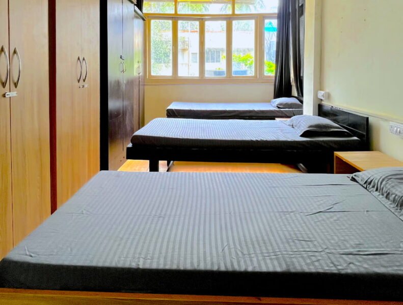 2.5bhk Girls Sharing Apartment - Navpada, Vile Parle East