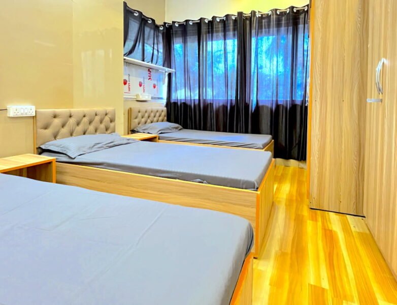 2.5bhk Girls Sharing Apartment - Navpada, Vile Parle East