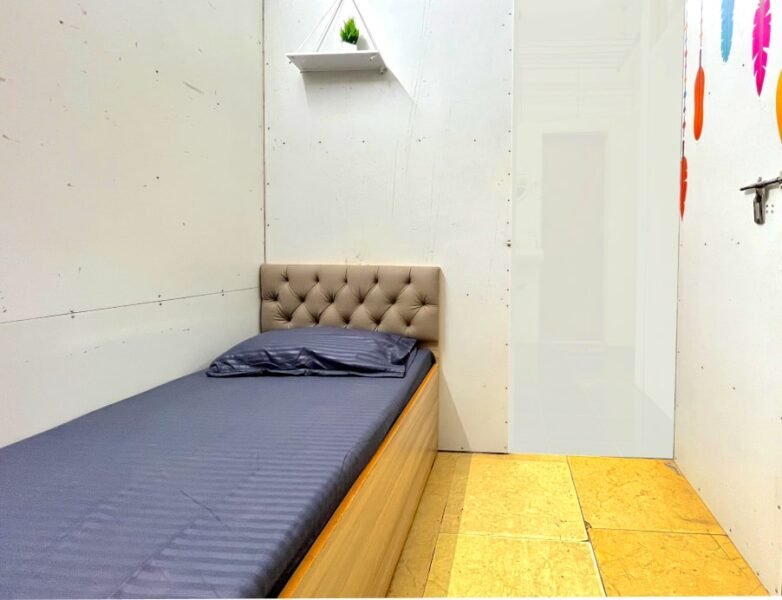 2.5bhk Girls Sharing Apartment - Navpada, Vile Parle East